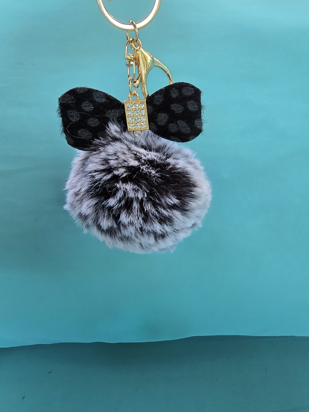๐ Faux Fur Pom Pom Keychain with Ear Accents - Picture 7 of 9